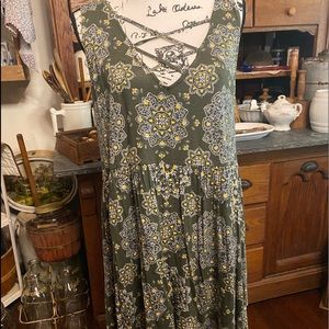 Torrid sleeveless shirt with handkerchief hem